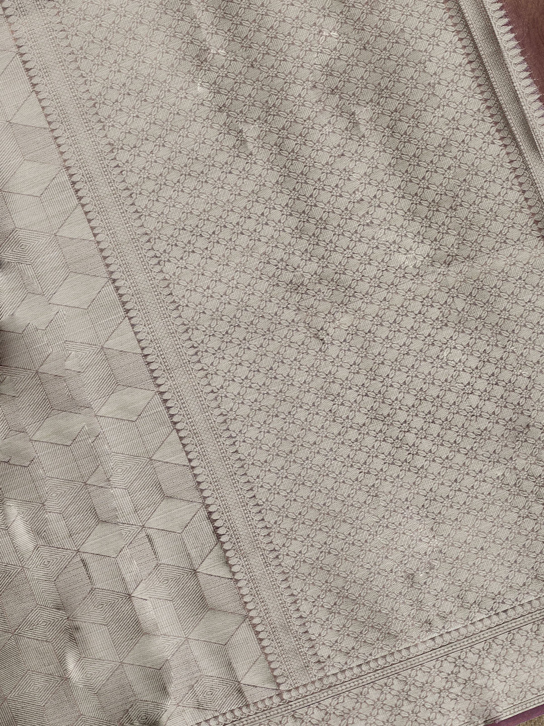 Wine Pure Tissue Zari Weave Banarasi Saree_4