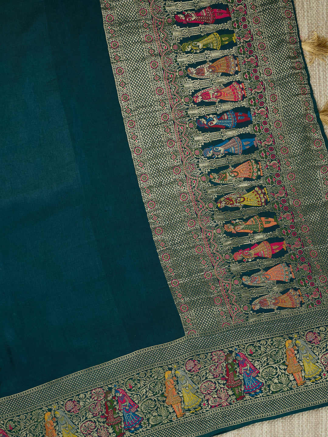 Green Dola Silk Plain Banarasi Saree_2