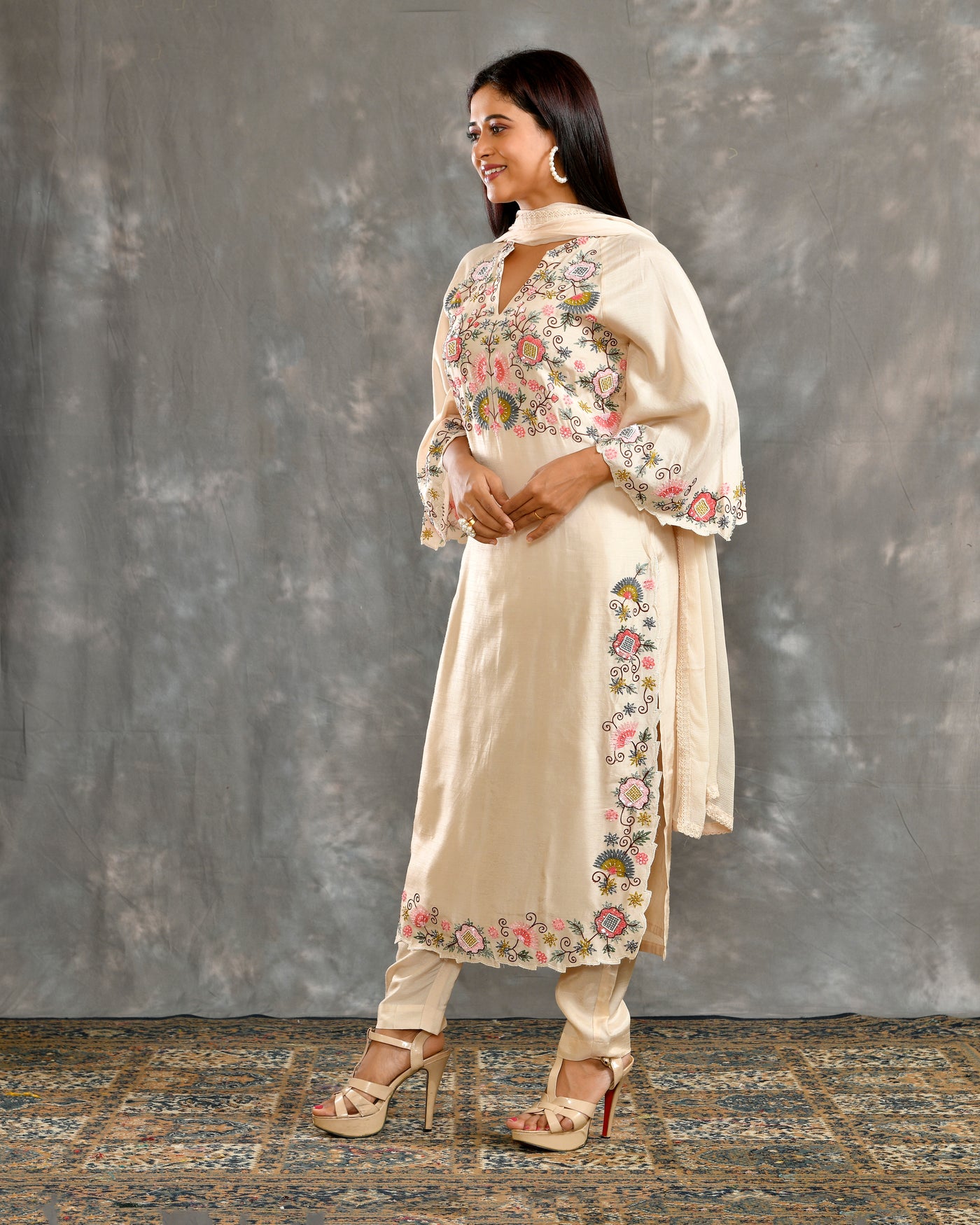 Off-White Dola Silk Hand Embroidery Ethnic Suit Set