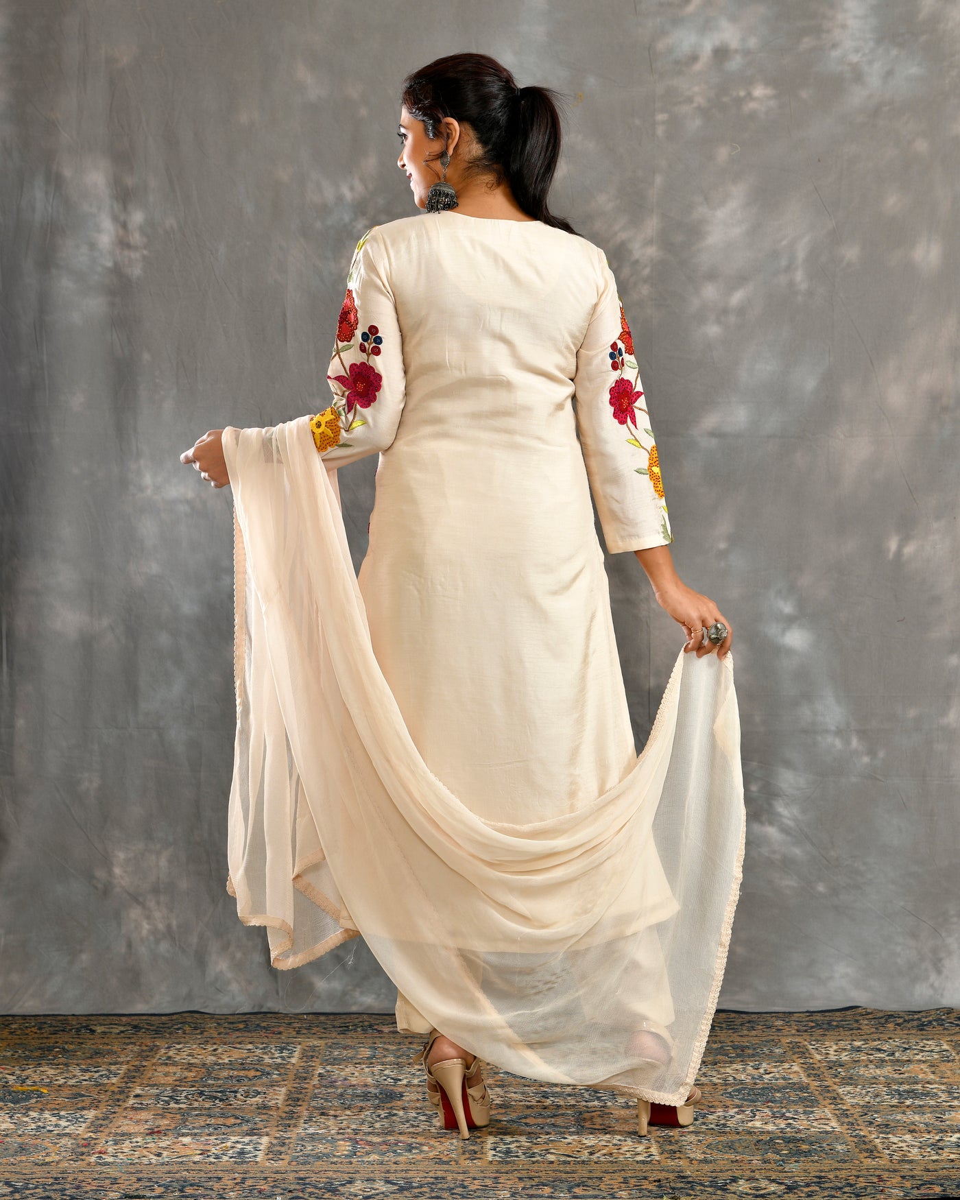 Off-white Dola Silk Hand Applique Embroidery Ethnic Suit Set