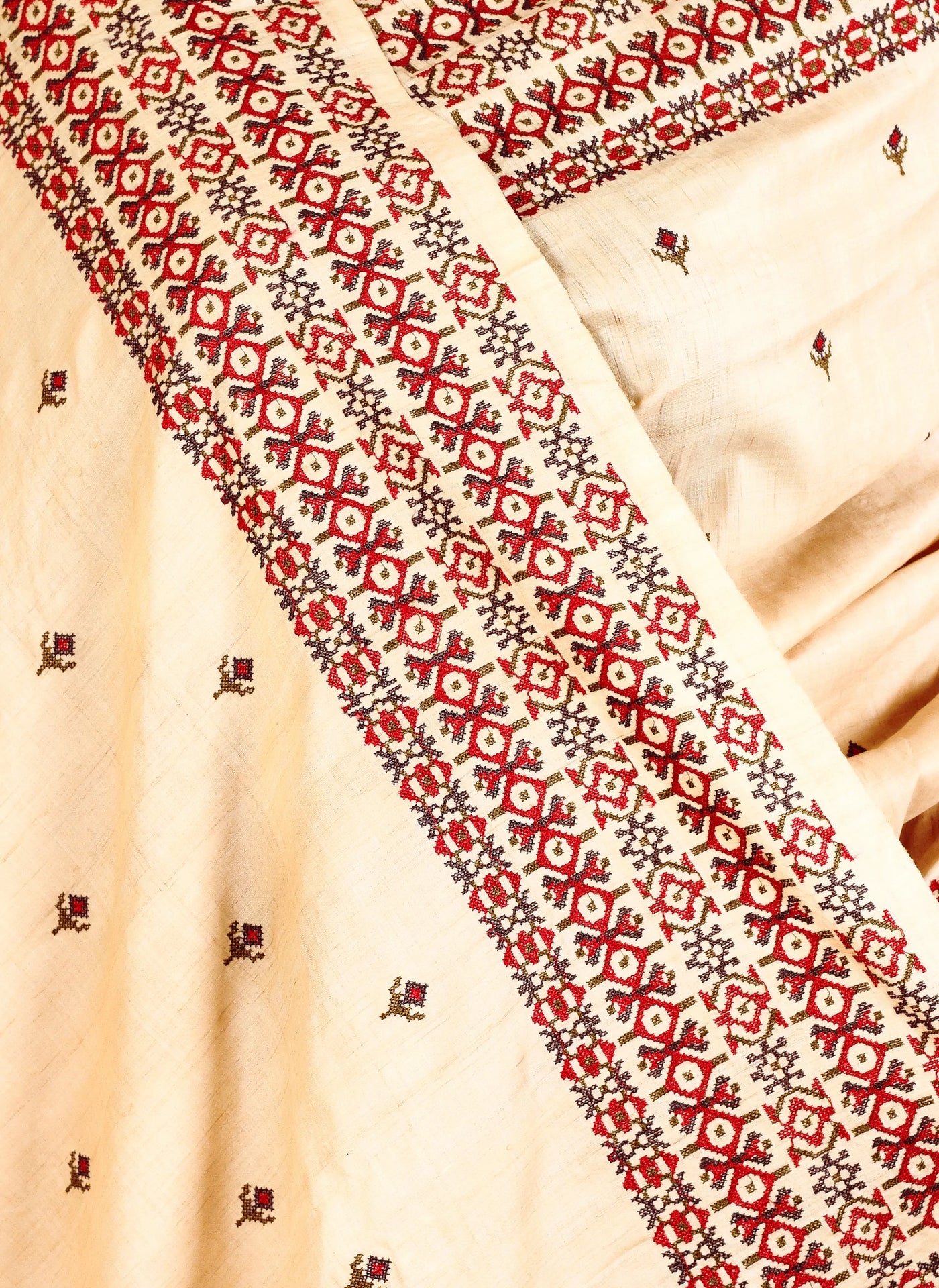 Beige Gachi Tussar Ornamental Embroidery Saree